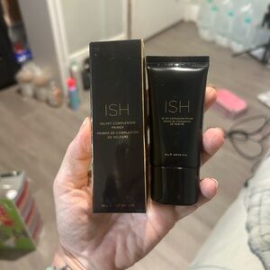 ISH Velvet Complexion Primer – Black with Gold Accents